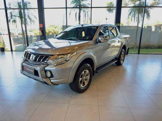MITSUBISHI L200 TRITON 2.4 16V TURBO DIESEL SPORT HPE CD 4P 4X4 AUTOMÁTICO MITSUBISHI L200 TRITON 2.4 16V TURBO DIESEL SPORT HPE CD 4P 4X4 AUTOMÁTICO